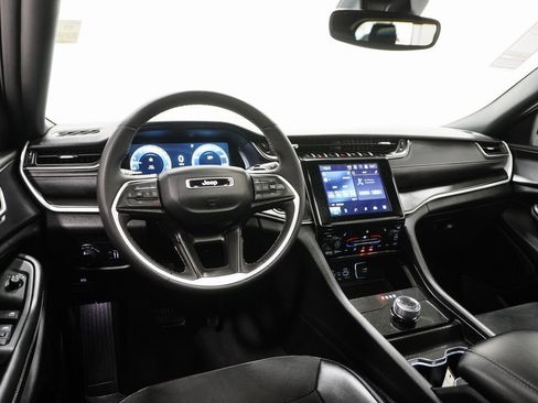 Certified 2024 Jeep Grand Cherokee L Altitude image 19