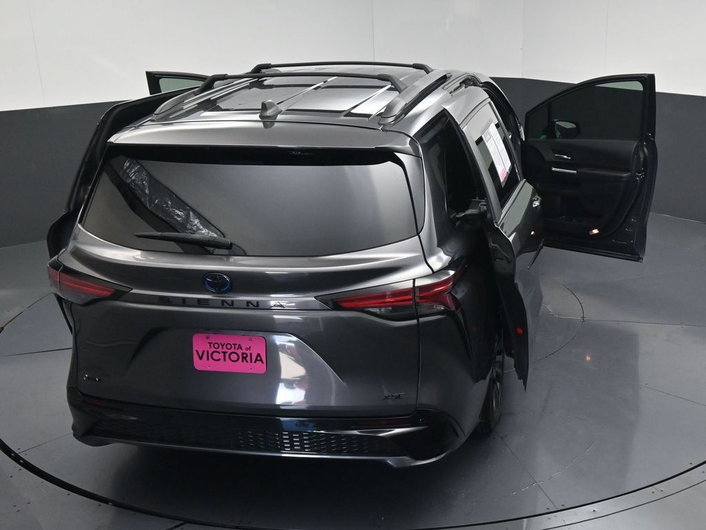 Used 2025 Toyota Sienna XSE w/ XSE Plus Package FWD image 23