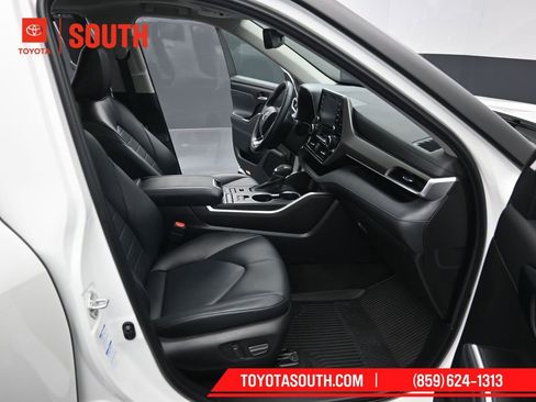 Used 2022 Toyota Highlander XLE image 36