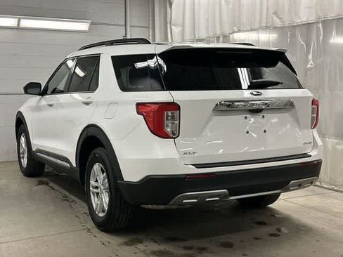 Used 2024 Ford Explorer XLT w/ Equipment Group 202A AWD/4WD image 21