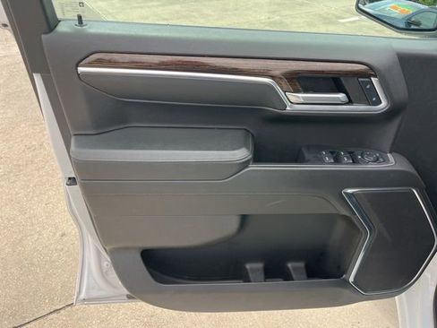 Used 2024 GMC Sierra 1500 SLE image 15