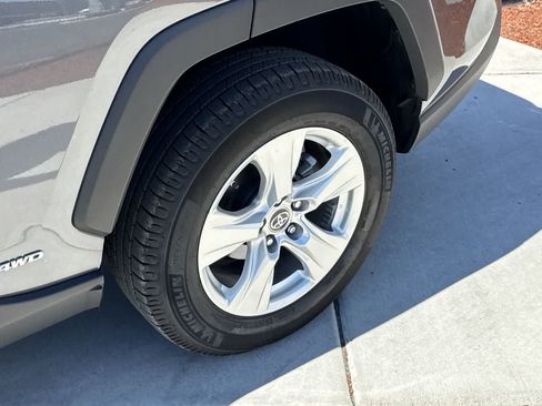 Used 2021 Toyota RAV4 LE w/ Carpet Mat Package (TMS) AWD/4WD image 8