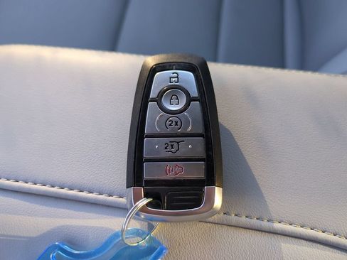 Used 2025 Ford Expedition Platinum AWD/4WD image 30