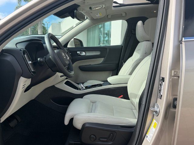 Certified 2024 Volvo XC40 B5 Plus AWD/4WD image 10