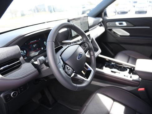 New 2026 Ford Explorer Platinum image 16