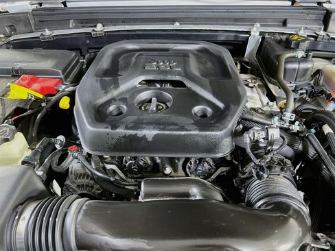 Used 2023 Jeep Wrangler Unlimited Sahara AWD/4WD image 29