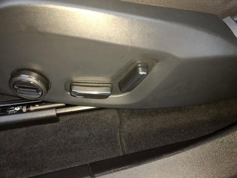 Certified 2025 Volvo XC60 B5 Plus image 17