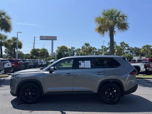 Used 2025 Toyota Grand Highlander AWD image 7
