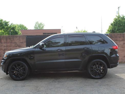 Used 2017 Jeep Grand Cherokee Altitude AWD/4WD image 2