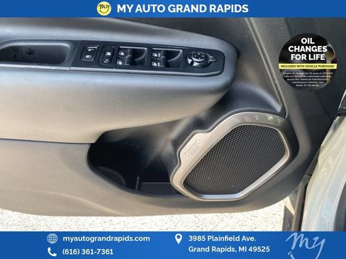 Used 2023 Jeep Renegade Latitude AWD/4WD image 13