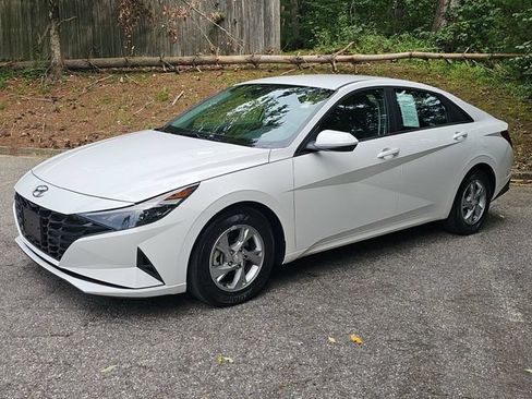 Used 2023 Hyundai Elantra SE FWD image 4