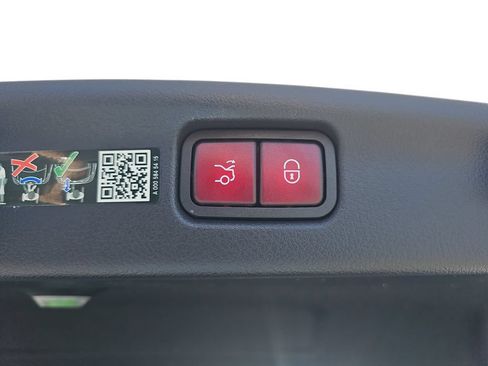 Used 2023 Mercedes-Benz C 300 Sedan image 33