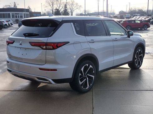 Used 2024 Mitsubishi Outlander SE image 5