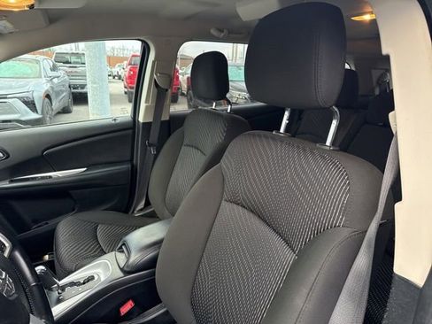 Used 2020 Dodge Journey SE w/ SE Popular Equipment Group image 13
