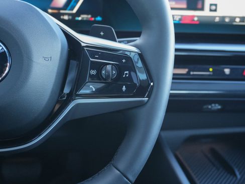 Certified 2025 BMW 530i xDrive w/ Premium Package image 20