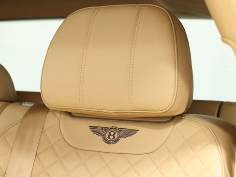 Used 2018 Bentley Bentayga AWD/4WD image 60