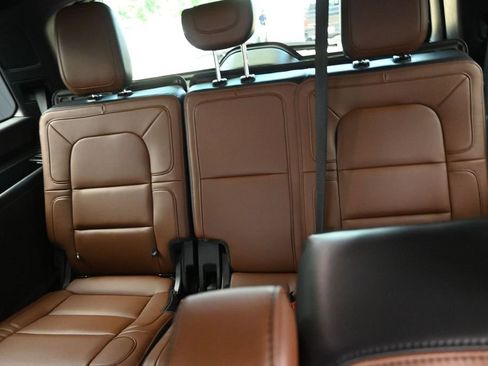 Used 2024 Lincoln Navigator Reserve AWD/4WD image 17
