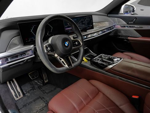 Used 2023 BMW 740i w/ Parking Assistance Package RWD image 3