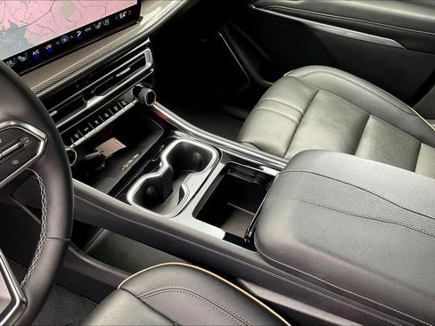 Used 2025 Chevrolet Traverse High Country w/ LPO, Floor Liner Package FWD image 33