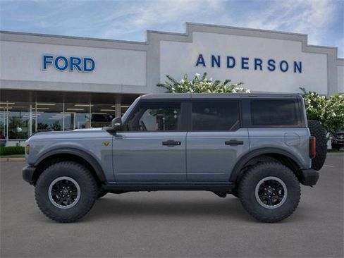 New 2025 Ford Bronco Badlands image 3