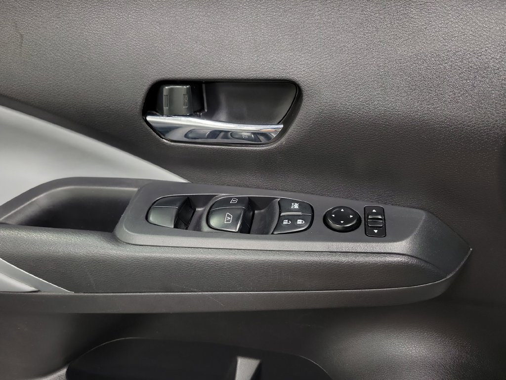 Used 2023 Nissan Kicks SR w/ SR Premium Package FWD image 28