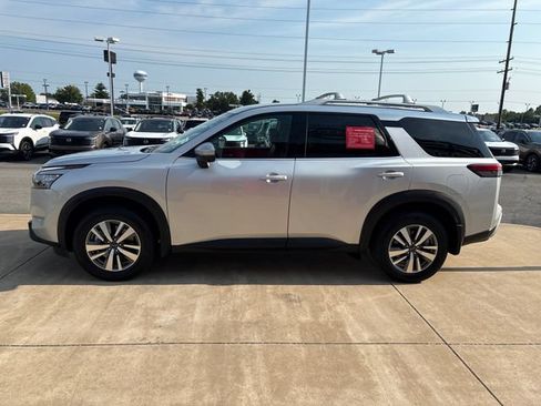Certified 2025 Nissan Pathfinder SL AWD/4WD image 2