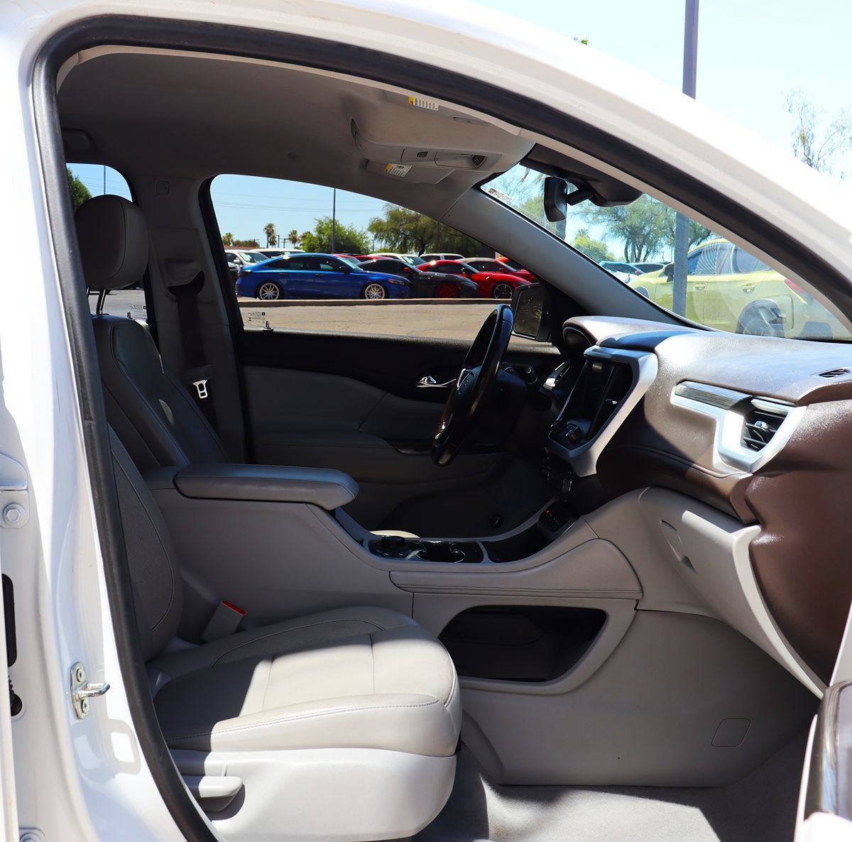 Used 2020 GMC Acadia SLT w/ LPO, Cargo Package FWD image 32