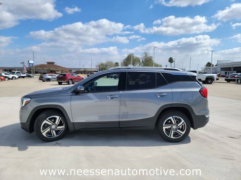 Used 2021 GMC Terrain SLT w/ Infotainment Package II image 4