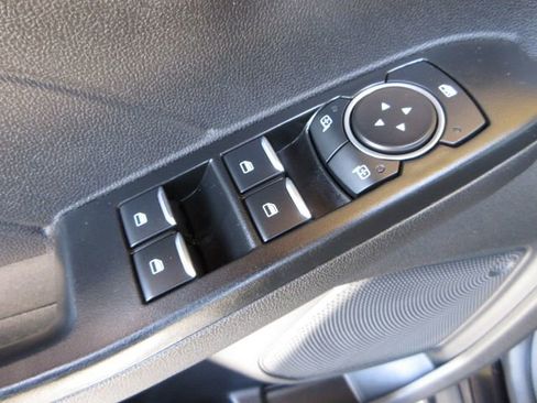 Certified 2025 Ford Escape SE FWD image 10