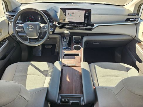 Used 2021 Toyota Sienna LE FWD image 15