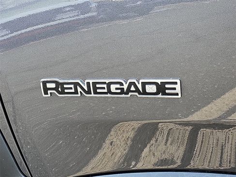 Used 2021 Jeep Renegade Latitude image 32