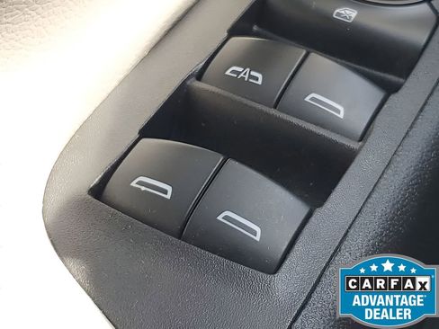 Used 2021 Chevrolet Equinox LS image 33