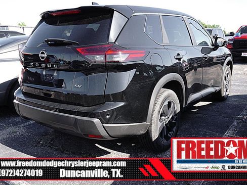Used 2024 Nissan Rogue SV FWD image 3