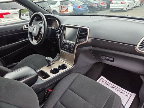 Used 2014 Jeep Grand Cherokee Laredo w/ 18" Wheel & 8.4" Radio Group AWD/4WD image 14