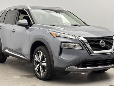 Used 2023 Nissan Rogue SL w/ SL Premium Package image 3