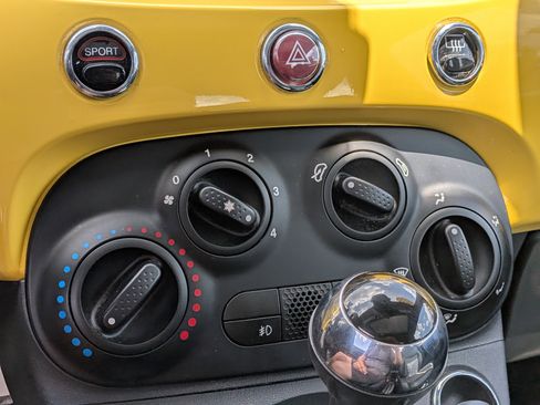 Used 2013 FIAT 500 Sport w/ Beats Audio Pkg FWD image 27