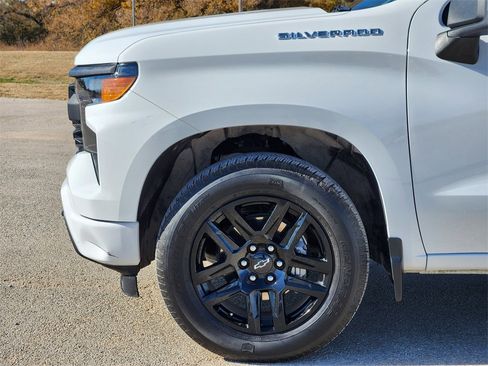 Used 2024 Chevrolet Silverado 1500 Custom image 8