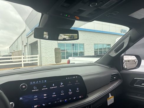 Used 2025 Chevrolet Tahoe Z71 w/ Comfort Package image 18