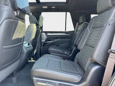 Used 2025 Cadillac Escalade Sport Platinum w/ LPO, Floor Liner Package AWD/4WD image 15