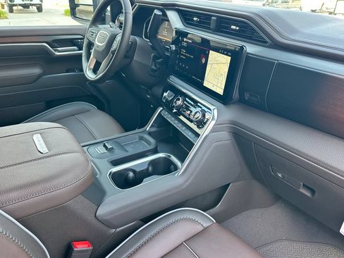 New 2026 GMC Sierra 2500 Denali w/ Technology Package AWD/4WD image 16