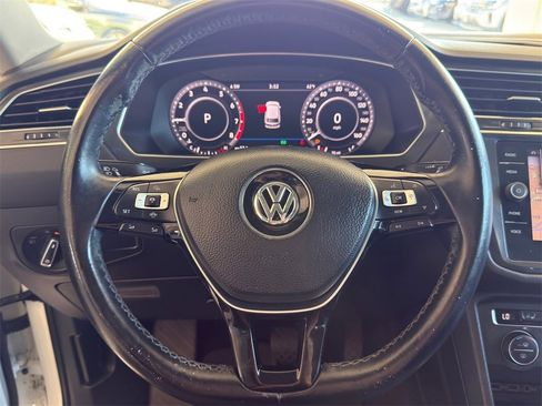 Used 2019 Volkswagen Tiguan SEL Premium image 14
