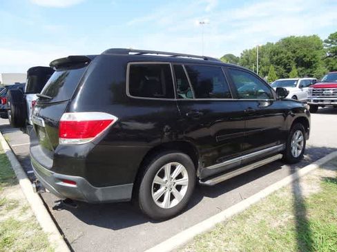 Used 2013 Toyota Highlander SE FWD image 5
