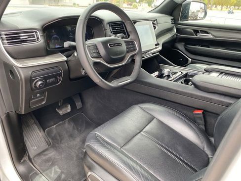 Used 2024 Jeep Wagoneer L Series II RWD image 8