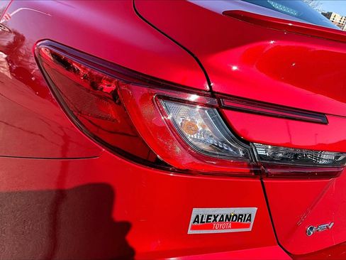 Used 2025 Toyota Camry SE image 27