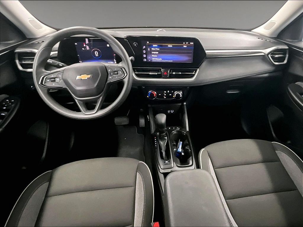 Used 2025 Chevrolet TrailBlazer LT AWD/4WD image 21