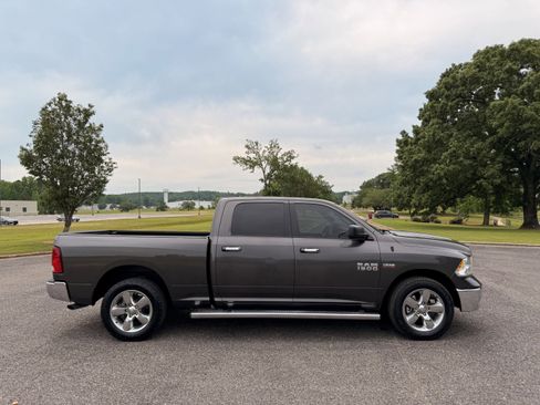 Used 2020 RAM 1500 Classic SLT w/ Luxury Group RWD image 5