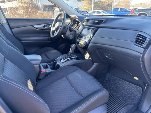 Used 2018 Nissan Rogue SV w/ Premium Package image 13