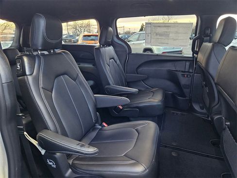 New 2026 Chrysler Voyager LX image 34