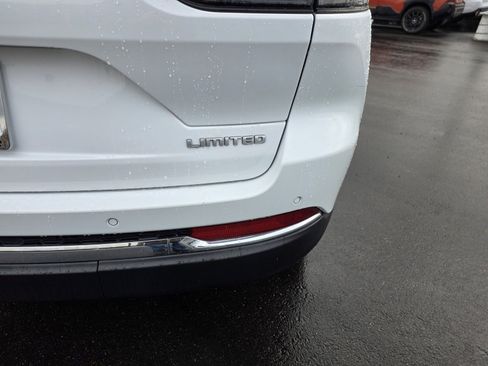 Used 2024 Jeep Grand Cherokee Limited image 11