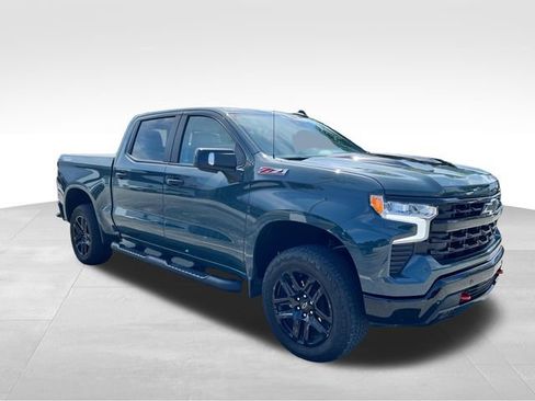 Used 2025 Chevrolet Silverado 1500 LT Trail Boss w/ Convenience Package II AWD/4WD image 3